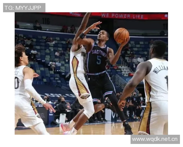 福克斯上半场火力全开11投8中狂砍19分助球队掌控局势